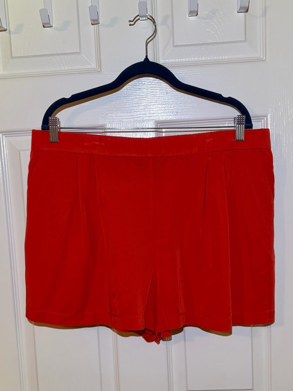 NWOT Dressy Coral Red Orange Elastic Waist Shorts With Pockets. XL